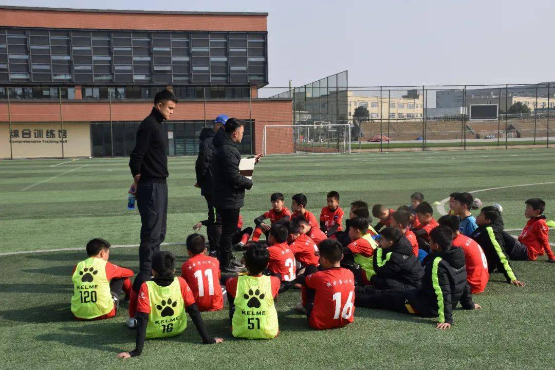 特色青训营地“高端+普及”双轨推进,行业发展不断扩展新空间 特色青训营地“高端+普及”双轨推进,行业发展不断扩展新空间